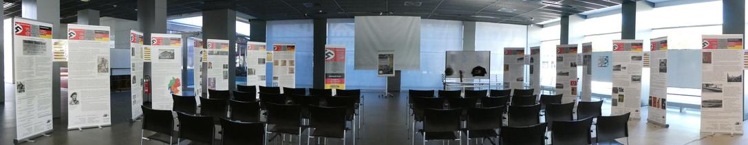 Panoramaübersicht über die Rollup der Ausstellung.