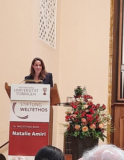 Statt Mann vor Powerpoint: Frau (hier: Natalie Amiri) hält die 16.Weltethos Rede