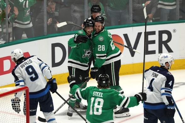 The Stars-Jets kicking goal proves video replay does not work in hockey