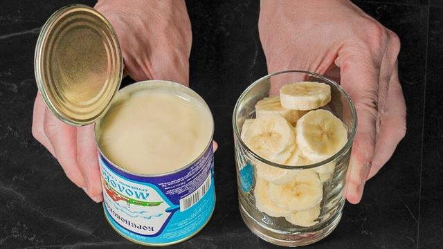 Whisk condensed milk and 1 banana. A cake that drives me crazy in 15 minutes