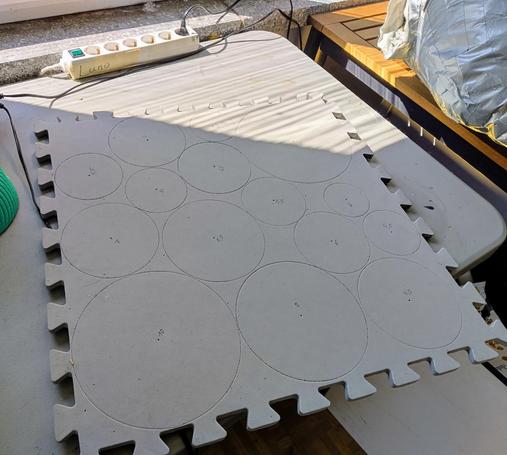 Mysterious circles on an Eva -plate