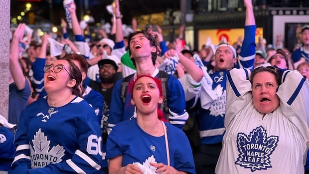 Toronto bars, restaurants enjoyed sales bump during round 1 of NHL playoffs: data