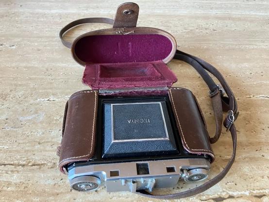 Photo showing a Zeiss Ikonta 524/16 camera that used to belong to my father in its rebuilt case, with the top open.