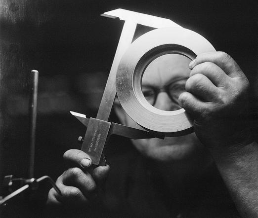 Workers measuring

Creator: Richard Peter jr.

Owner: Deutsche Fotothek