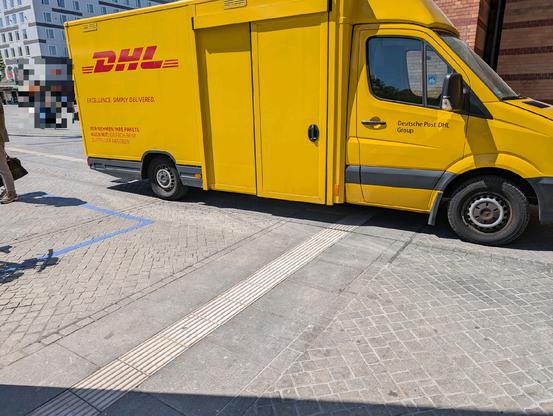 Der gleiche DHL-Wagen einige Minuten später.