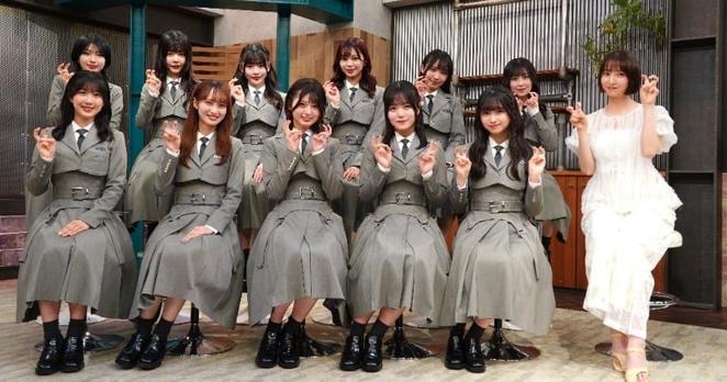 秋元康氏プロデュースアイドルグループ・WHITE SCORPION、”先輩”篠田麻里子から学ぶ「秋元先生がじゃがりこ好き」 - ORICON