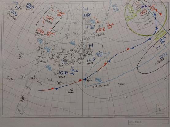 2025年5月13日正午の気象通報を基に描いた天気図