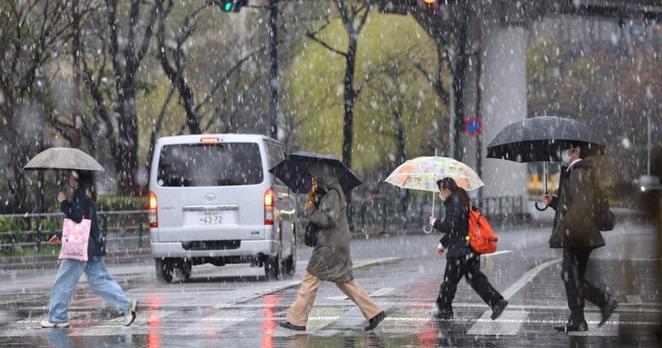 Caution urged as snow causes icy roads, traffic disruptions in greater Tokyo area