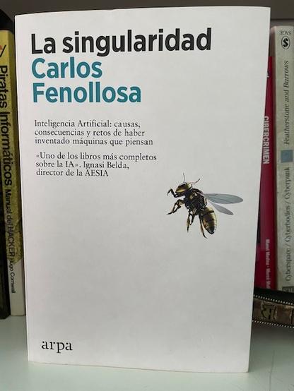 Portada del libro La Singularidad de Carlos Fenollosa. Inteligencia Artificial: causas, consecuencias y retos de haber inventado máquinas que piensan. "Uno de los libros más completos sobre la IA". Ignasi Belda, director de la AESIA.