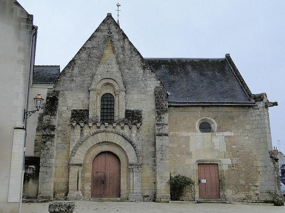 Eglise paroissiale de la Sainte-Trinité à #VernousurBrenne (#IndreEtLoire) L'église actuelle a remplacé au XIIe siècle un édifice carolingien. La façade occidentale est percée d'un portail roman qui donne accès...
Suite 👉 https://monumentum.fr/monument-historique/pa00098283/vernou-sur-brenne-eglise-paroissiale-de-la-sainte-trinite
#Patrimoine #MonumentHistorique
Photo CC-BY-SA 4.0 : Skouame