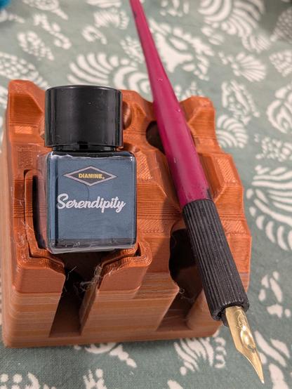 12 ml Diamine Serendipity ink and a violet dip pen with a gold ink on a stand.