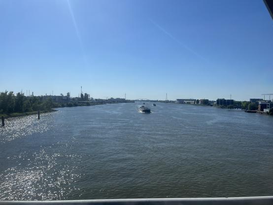 Water met een scheepje