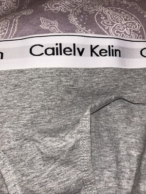 Foto einer Unterhose mit der Aufschrift "Cailelv Kelin" statt "Calvin Klein".