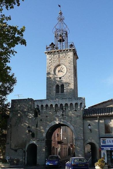 Porte de l'Horloge à #LeThor (#Vaucluse) Porte de l'Horloge : inscription par arrêté du 11 octobre 1929.
Suite 👉 https://monumentum.fr/monument-historique/pa00082173/le-thor-porte-de-lhorloge
#Patrimoine #MonumentHistorique
Photo CC-BY-SA 4.0 : Vi..Cult...