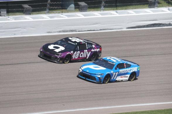Denny Hamlin reacts to 'weird' parts failure in NASCAR Kansas