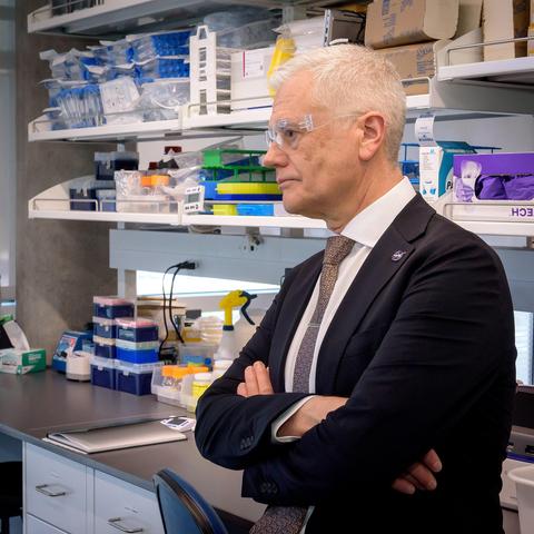 Mark_Clampin_Tours_the_Bioscience_Collaborative_Laboratory_(ACD25-0047-004).jpg