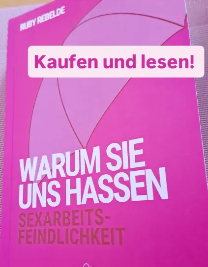 Photo des pinken Covers mit rosa Regenschirm, Symbol der Sexworkerbewegung. Mit Schriftzug: Kaufen und lesen!