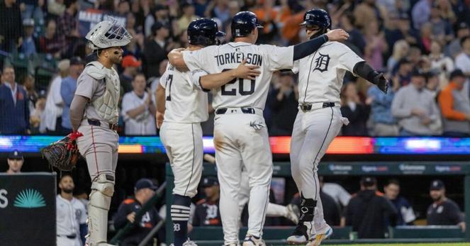 Tigers 10, Red Sox 9 (F/11): Javier Baez, walk-off hero