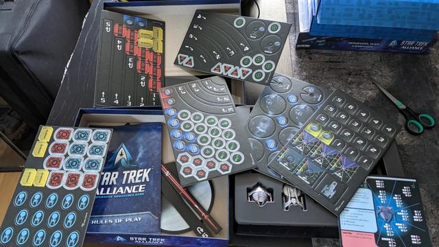 A convolut of cardboard markers. Blue shield markers on the left.. movement markers in the top and middle area... Markers I've not yet identified on the right. Yeah, you get it. It's a a lot 😀