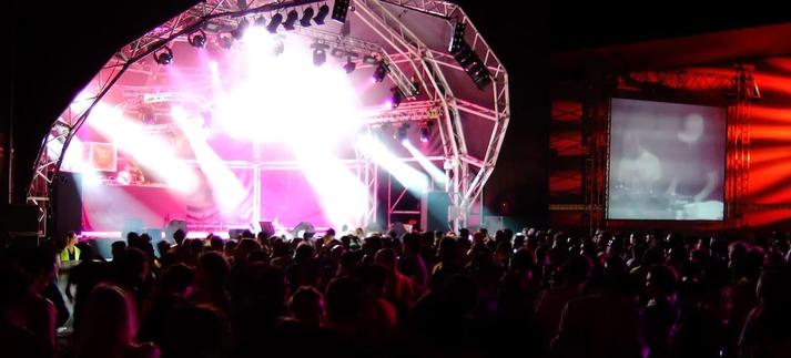 Imagen de uno de los escenarios del festival Sonar de Barcelona en 2007 / Miles Willis