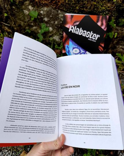 Photo de la double page de la postface d'Yvan Alagbé intitulée La vie en noir