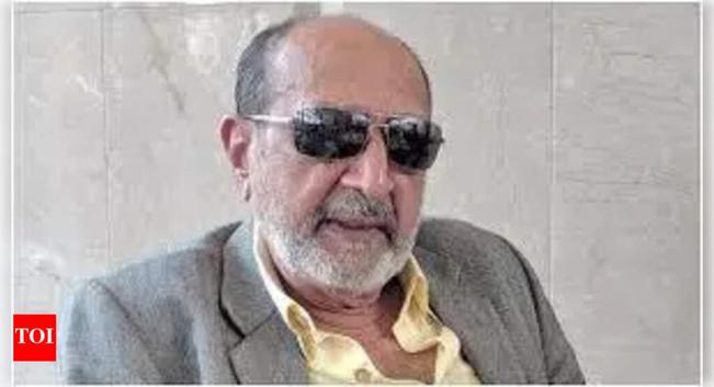 Tinnu Anand breaks silence amid backlash over threatening stray dogs with hockey stick: 'I'm 80 years old and if any dog attacks me...' | Hindi Movie News