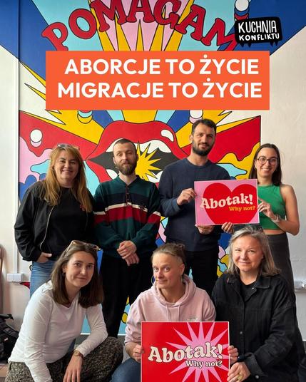 napis aborcja to życie, migracje to życie
zdjęcie uśmiechniętych osób z abotak i kuchni konfliktu