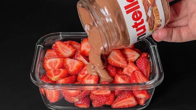 WHISK STRAWBERRIES WITH NUTELLA! Children will be amazed!