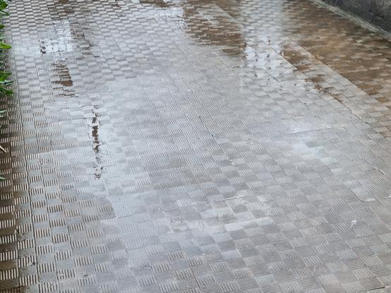 Pioggia sul viottolo