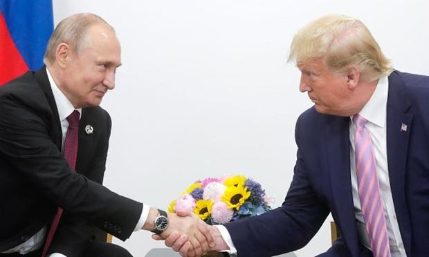 El presidente estadounidense, Donald Trump, se reúne con el presidente ruso, Vladímir Putin, en una imagen de archivo. (Getty Images)