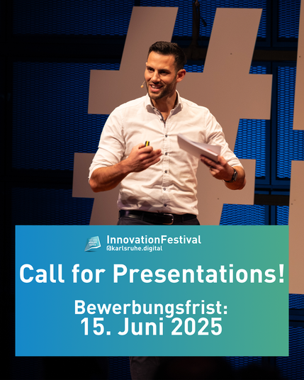 Thilo Richter von der aicorn GmbH beim InnovationFestival @ karlsruhe.digital 2023 auf der Bühne im ZKM Karlsruhe. Dazu der Aufruf "Call for Presentations! Bewerbungsfrist: 15. Juni 2025"