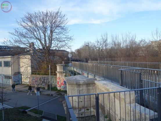 Alte Eisenbahnbrücke als Fußweg
