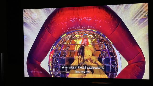 Miriana Conte performing