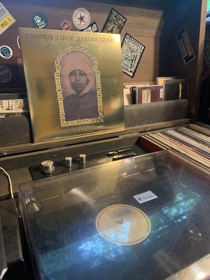 Souvenirs on the turntable