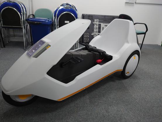 A front-side view of the Sinclair C5 fully assembled and cleaned sitting on a carpeted floor.