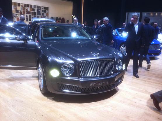 Blue/grey metallic Bentley Mulsanne, frontal view