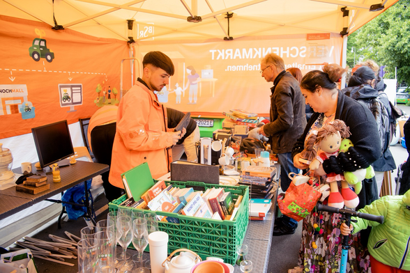 Gut besuchter Tausch- und Verschenkmarkt