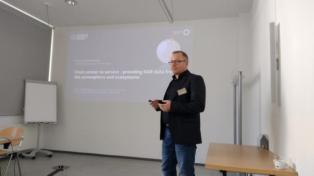 Matthias Mauder giving his talk.