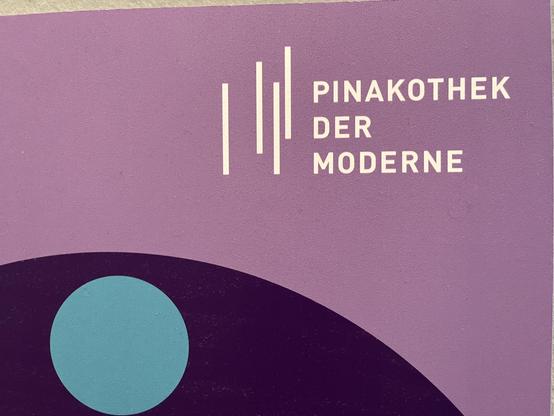 A design featuring the text "Pinakothek der Moderne" on a purple background, accompanied by abstract geometric shapes, including a large circle and a curved line.