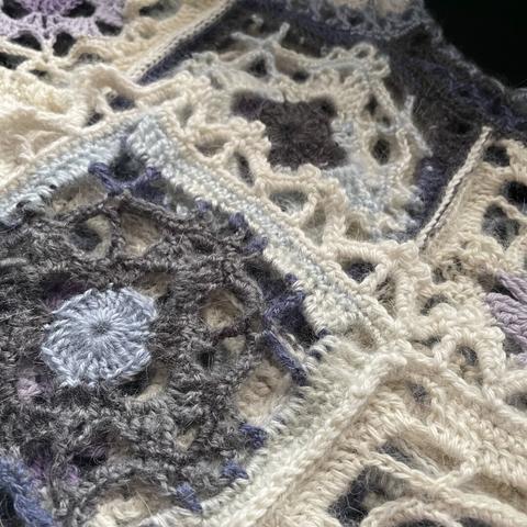Detail of the grandma squares and lace trim in white yarn