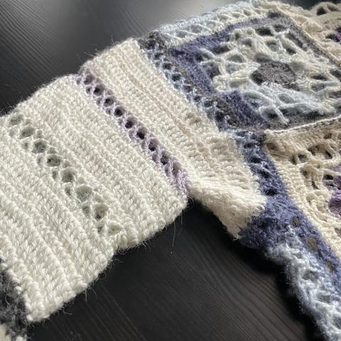 Detail of the shoulder joint with lace inserts in blue and purple