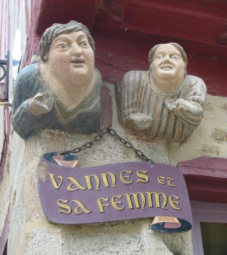 Maison dite de Vannes et sa femme à #Vannes (#Morbihan) Maison à étages surplombant du côté de la rue. L'armature de bois des étages est apparente. Poutres moulurées et sculptées aux trois étages. Sous les comb...
Suite 👉 https://monumentum.fr/monument-historique/pa00091793/vannes-maison-dite-de-vannes-et-sa-femme
#Patrimoine #MonumentHistorique
Photo CC-BY-SA 4.0 : Man vyi