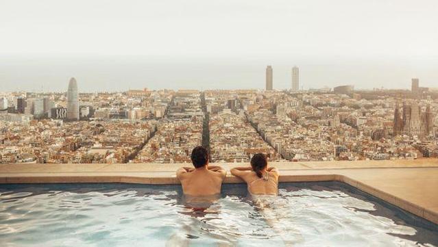 La taxa turística en un  hotel de 5 estrelles a Barcelona pot arribar als 15 euros per persona i nit (iStock)