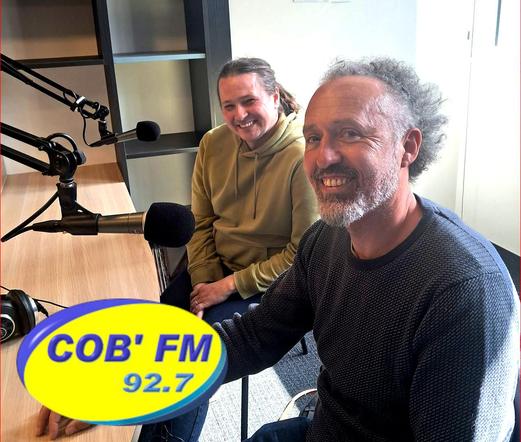 Photo de Léandre et Sylvain tout sourires à COB FM