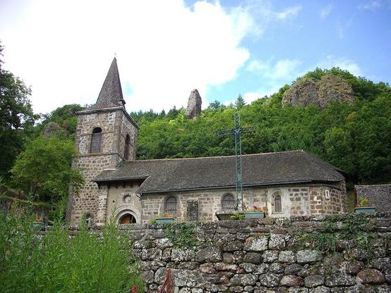 Eglise Saint-Pardoux à #Laroquevieille (#Cantal) De la construction du XIIe siècle, ne restent que le choeur (voûte en plein cintre et abside en cul-de-four, arcatures reposant sur des stylobates et chevet demi...
Suite 👉 https://monumentum.fr/monument-historique/pa00093530/laroquevieille-eglise-saint-pardoux
#Patrimoine #MonumentHistorique
Photo CC-BY-SA 4.0 : Fab5669