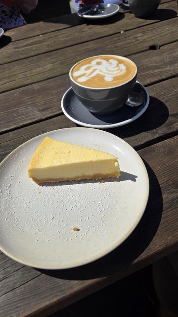 Käsekuchen und Kaffee