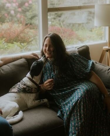 Caroline wears a dark blue block print dress with puffy elbow-length sleeves.