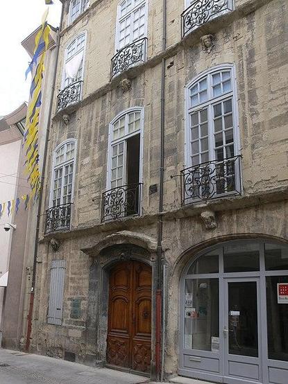 Ecole maternelle à #Crest (#Drôme) Construction XVIIe siècle, XVIIIe siècle. Façade et toiture sur rue (cad. AI 533) : inscription par arrêté du 22 juillet 1980.
Suite 👉 https://monumentum.fr/monument-historique/pa00116925/crest-ecole-maternelle
#Patrimoine #MonumentHistorique
Photo CC-BY-SA 4.0 : Remi Mathis