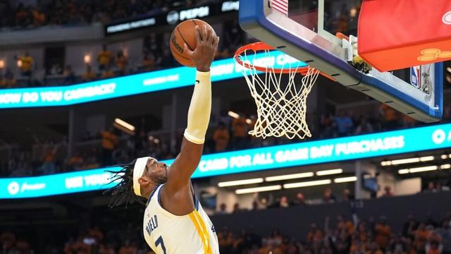 Apr 26, 2025; San Francisco, California, USA; Golden State Warriors guard Buddy Hield (7) scores against the Houston Rockets during the second quarter of game three of first round for the 2024 NBA Playoffs at Chase Center. Mandatory Credit: Darren Yamashita-Imagn Images
