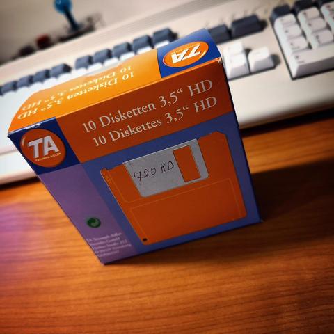 A box of 10 3,5'' DD floppy disks, an Amiga in the background